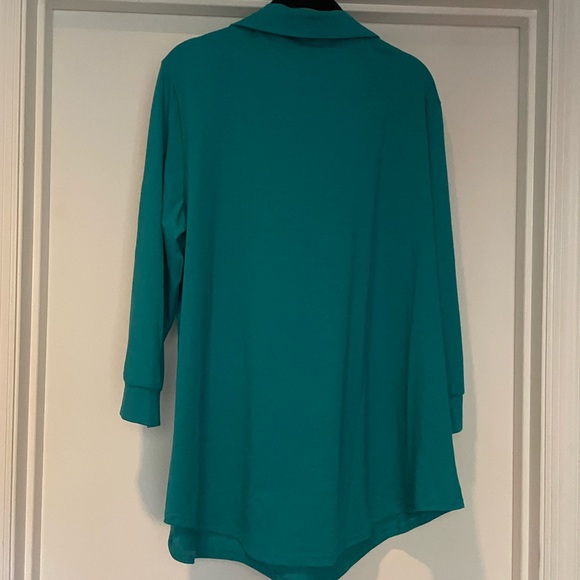 NWT Gorgeous Teal Liquid Knit Tunic with V-Neck + Collar 2X - Picture 2 of 2